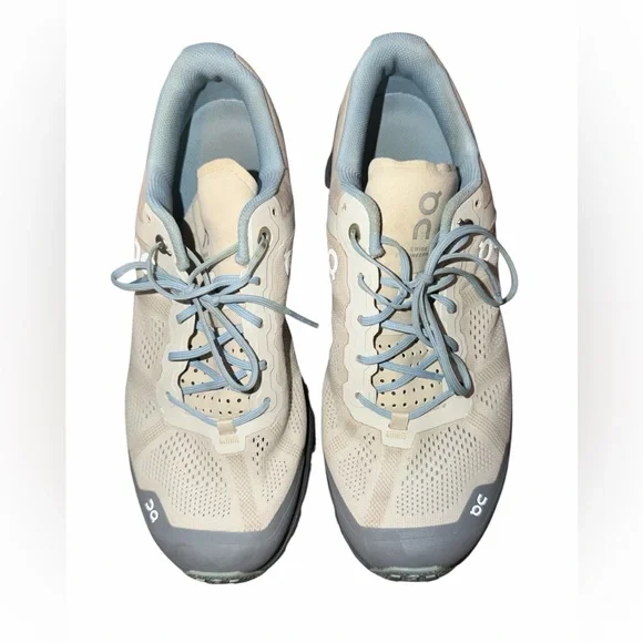 On Running Women's Trail Sneaker - Light Gray & Slate - Picture 3 of 5